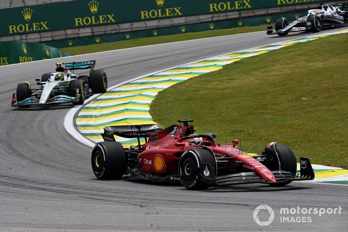 Charles Leclerc, Ferrari F1-75, Lewis Hamilton, Mercedes W13, Pierre Gasly, AlphaTauri AT03