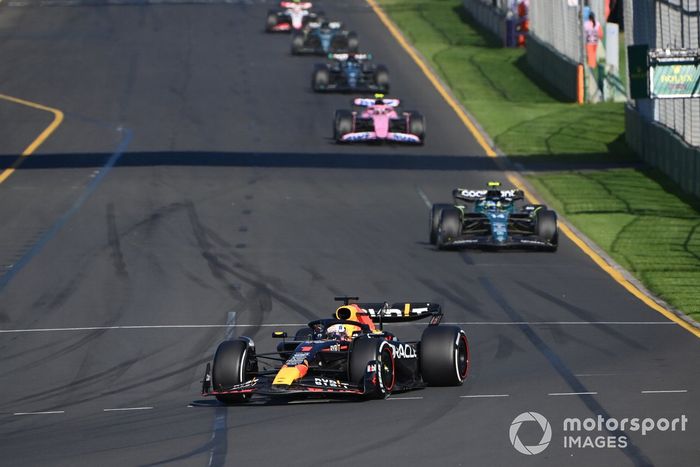 Max Verstappen, Red Bull Racing RB19, Fernando Alonso, Aston Martin AMR23, Pierre Gasly, Alpine A523