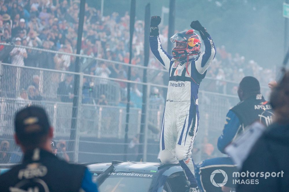 Shane van Gisbergen ganando en Chicago, Trackhouse Racing, Chevrolet Camaro