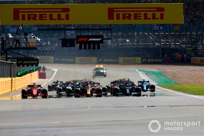 Inicio de la carrera Sprint, Lewis Hamilton, Mercedes W12, Max Verstappen, Red Bull Racing RB16B, Valtteri Bottas, Mercedes W12, Charles Leclerc, Ferrari SF21
