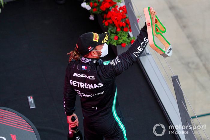 Podio: segundo lugar Lewis Hamilton, Mercedes