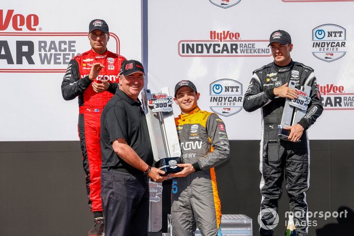 Podio: Will Power, Team Penske Chevrolet, Scott McLaughlin, Team Penske Chevrolet, Patricio O'Ward, Arrow McLaren SP Chevrolet, en el podio