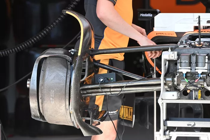 Detalle del freno del McLaren MCL36