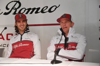 Antonio Giovinazzi, Alfa Romeo Racing ve Kimi Raikkonen, Alfa Romeo Racing basın toplantısında