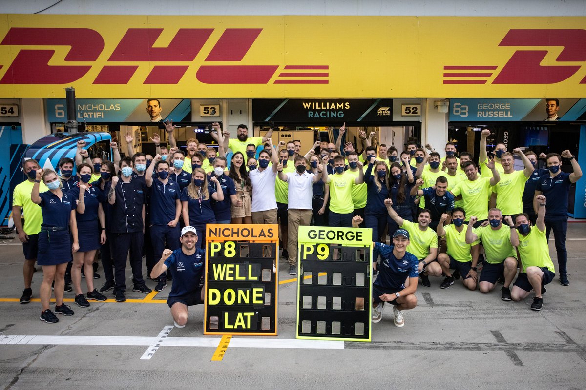 Nicholas Latifi, Williams Racing and George Russell, Williams Racing celebrate with the team