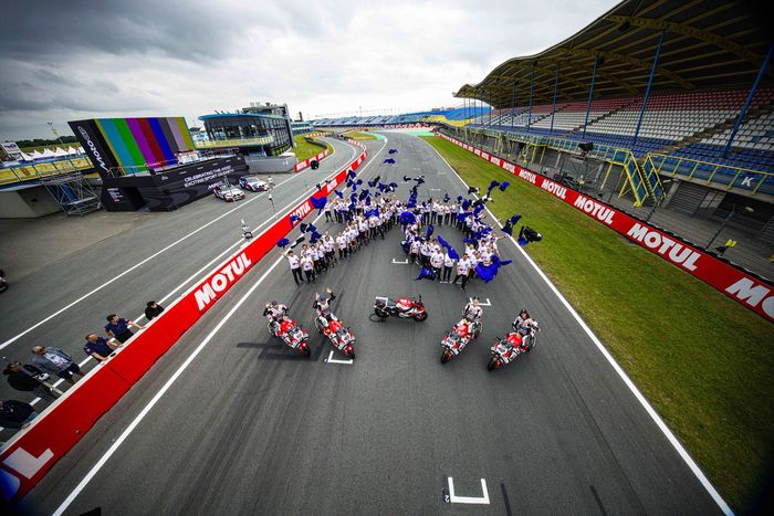 Presentación de la librea del 70 aniversario de Yamaha