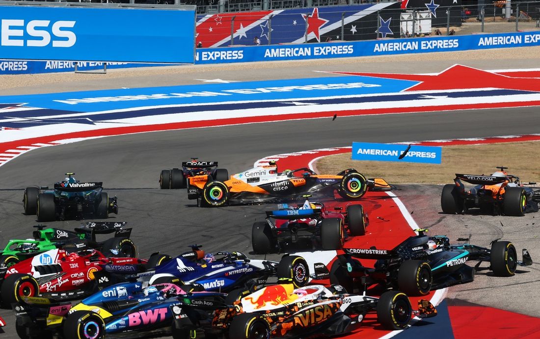 Nico Hulkenberg, Sauber, Lando Norris, McLaren, Oscar Piastri, McLaren, Fernando Alonso, Aston Martin Racing crash