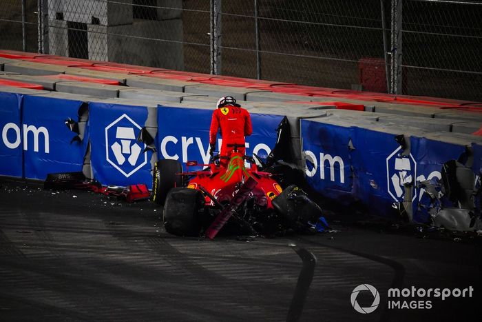 Charles Leclerc, Ferrari, choca en la FP2