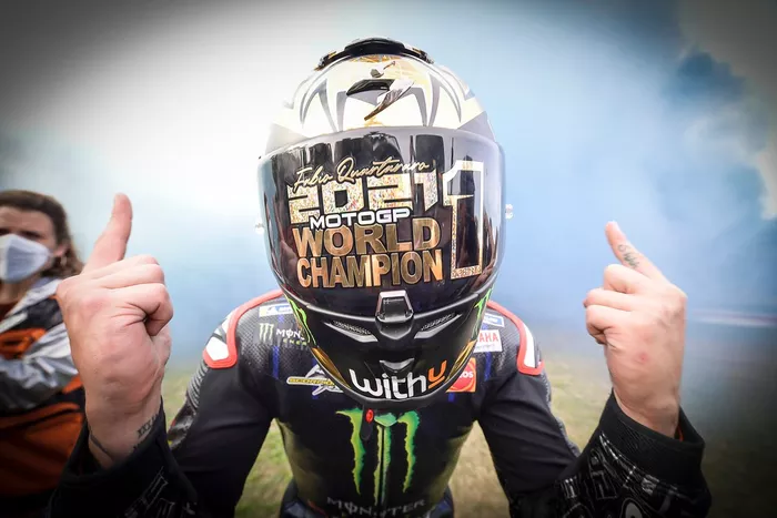 El Campeón del Mundo Fabio Quartararo, Yamaha Factory Racing celebra