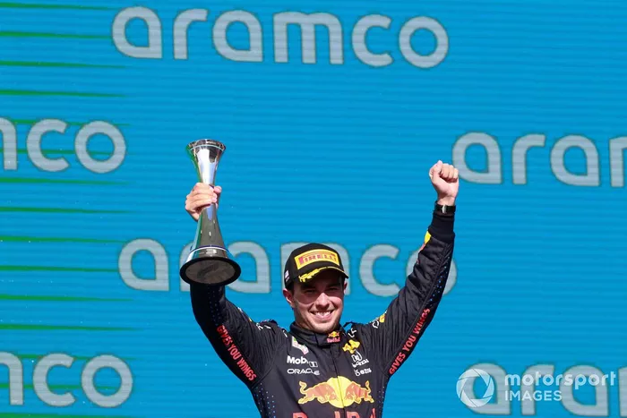 Podio: tercer lugar Sergio Pérez, Red Bull Racing
