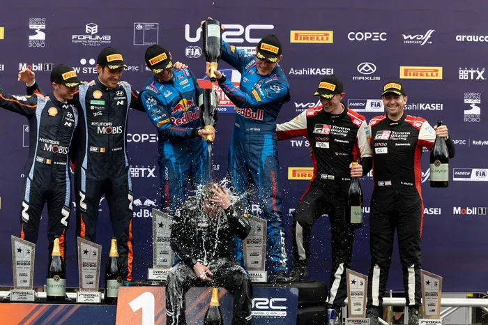 Podio: Ganadores Ott Tänak, Martin Järveoja, M-Sport Ford World Rally Team Ford Puma Rally1, segundo lugar Thierry Neuville, Martijn Wydaeghe, Hyundai World Rally Team Hyundai i20 N Rally1, tercer lugar Elfyn Evans, Scott Martin, Toyota Gazoo Racing WRT T