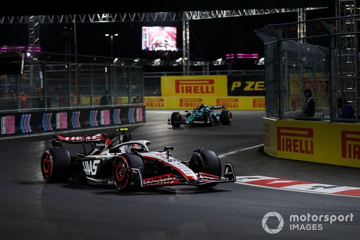 Nico Hulkenberg, Haas VF-23, Fernando Alonso, Aston Martin AMR23