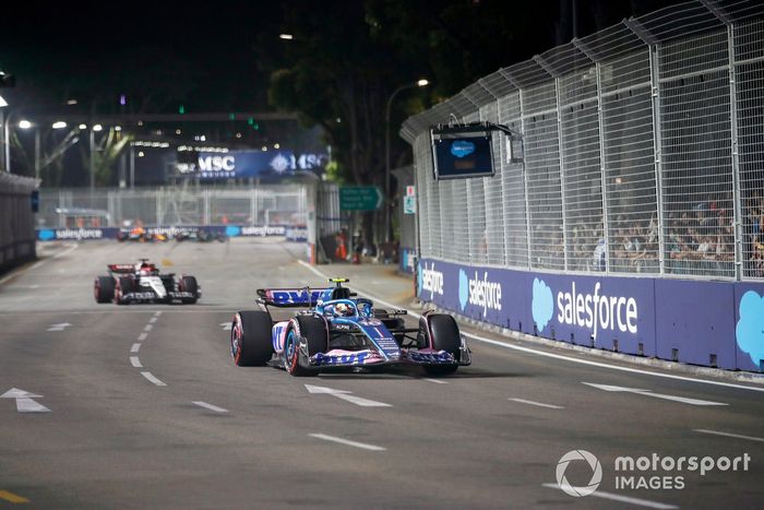 Pierre Gasly, Alpine A523, Liam Lawson, AlphaTauri AT04