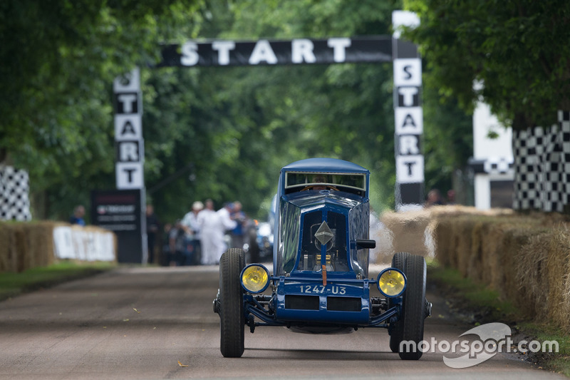 Jean-Louis Pichafroy im Renault 40CV Montlhery