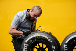 Técnico de neumáticos de Pirelli neumáticos de Renault Sport F1 Team