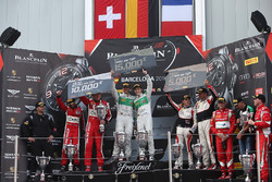 Pro-Am-Podium: Sieger #333 Rinaldi Racing, Ferrari 488 GT3: Norbert Siedler, Rinat Salikhov; 2. #11