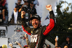 Sieger Martin Truex Jr., Furniture Row Racing, Toyota