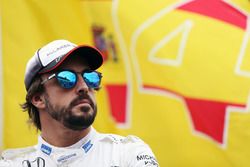 Fernando Alonso, McLaren en la parrilla