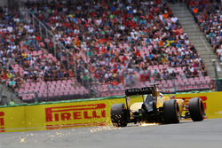 Kevin Magnussen, Renault Sport F1 Team RS16 fa scintille