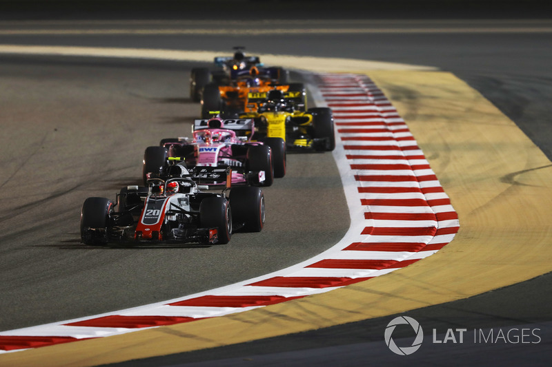 Kevin Magnussen, Haas F1 Team VF-18 Ferrari, leads Sergio Perez, Force India VJM11 Mercedes, Nico Hu