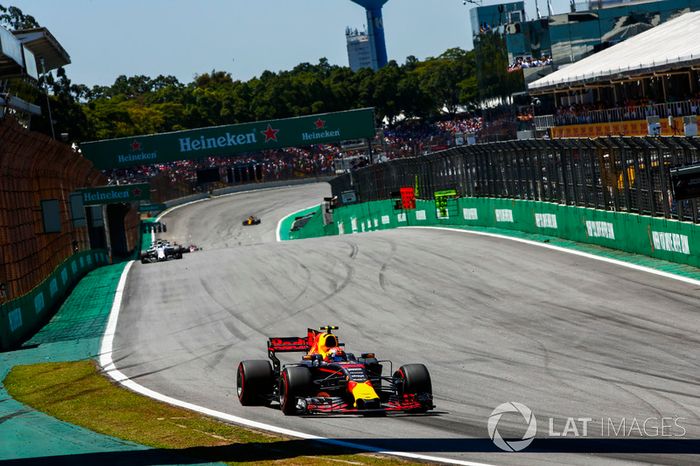 Max Verstappen, Red Bull Racing RB13, Felipe Massa, Williams FW40