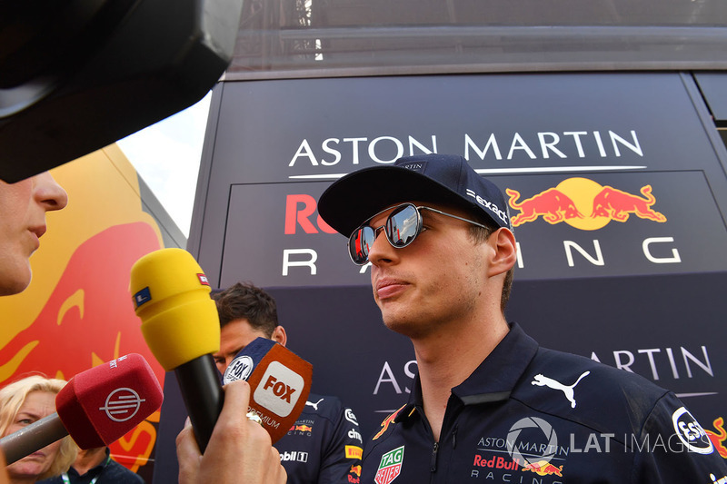 Max Verstappen: “Olhando para o lado positivo, o carro estava trabalhando muito bem. Mesmo coma falta de velocidade final, o carro estava lidando bem com os pneus.”