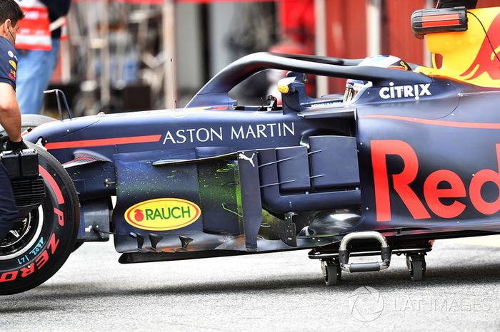 Daniel Ricciardo, Red Bull Racing RB14 con pintura para la aerodinámica en bargeboards