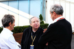 Alain Prost, conseiller spécial Renault Sport F1 Team RS17 avec Jean Todt, président de la FIA et Jérôme Stoll, président de Renault Sport F1
