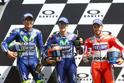 Segundo puesto Valentino Rossi, Yamaha Factory Racing, ganador de la pole Maverick Viñales, Yamaha F