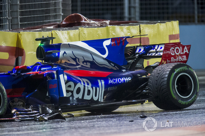 The wrecked Daniil Kvyat Scuderia Toro Rosso STR12