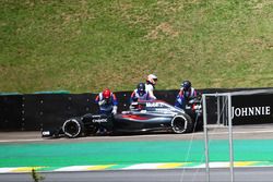 Fernando Alonso, McLaren MP4-31 stopped in the second practice session