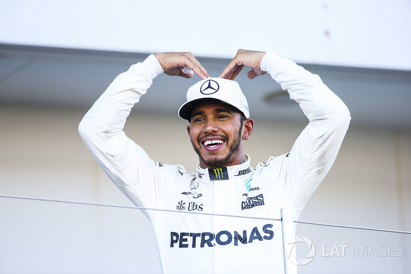 Race winner Lewis Hamilton, Mercedes AMG F1 with the Mobot