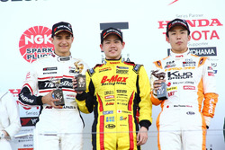 全日本F3選手権第4戦の表彰台(高星、パロウ、坪井)