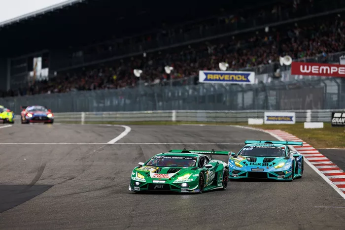 N.º 130 Red Bull Team ABT Lamborghini Huracán GT3 Pro: Marco Mapelli, Nicky Catsburg, Nicholas Yelloly; N.º 7 Konrad Motorsport Lamborghini Huracán GT3 Pro: Patricija Stalidzane, Maximilian Paul, Christian Engelhart, Pavel Lefterov