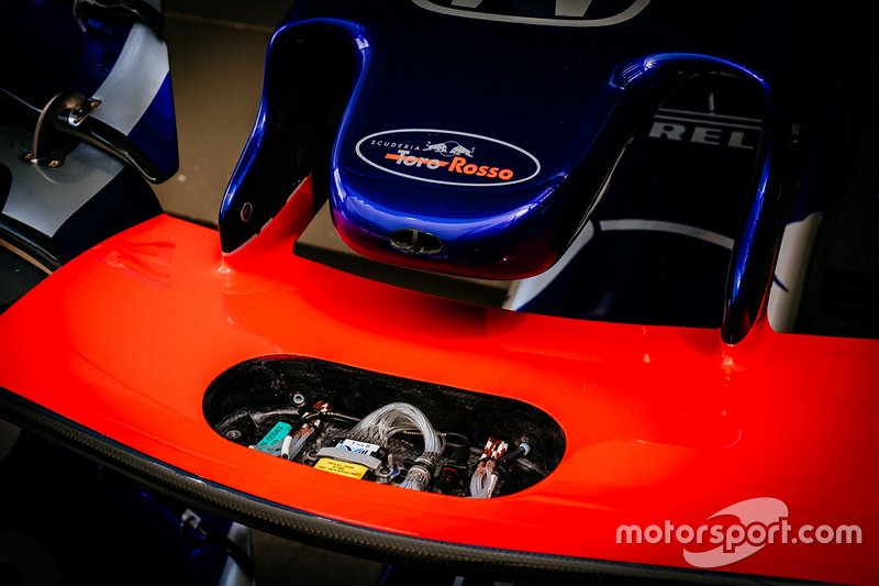 Detalle del alerón delantero del Scuderia Toro Rosso STR14