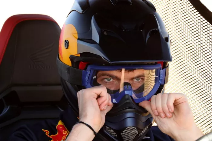 Max Verstappen, Alexander Albon, Red Bull Racing, Red Bull Desert Racing en Skydive Dubai