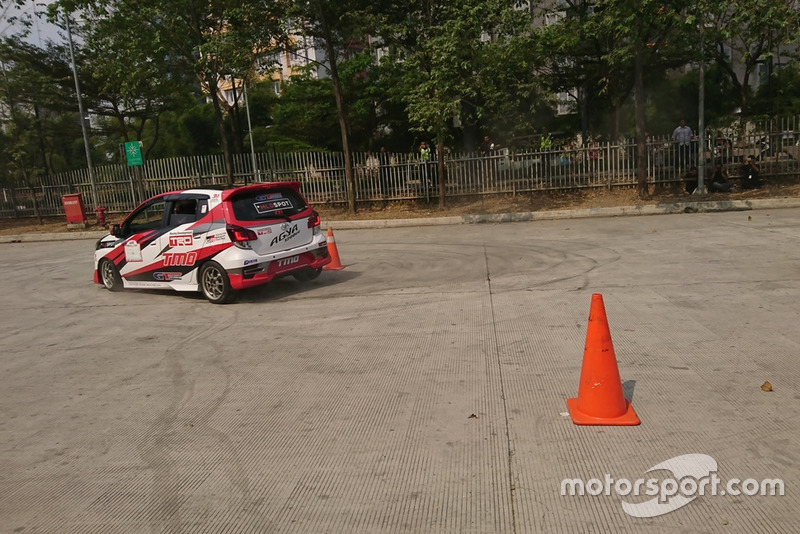 Aksi Tim Slalom Toyota Team Indonesia