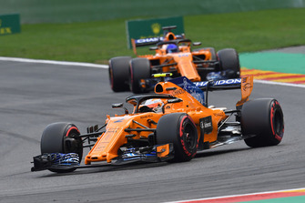 Stoffel Vandoorne, McLaren MCL33 et Fernando Alonso, McLaren MCL33