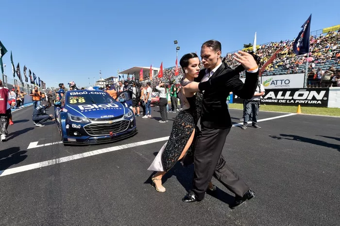 Cerimônia pré-corrida contou com apresentação de tango