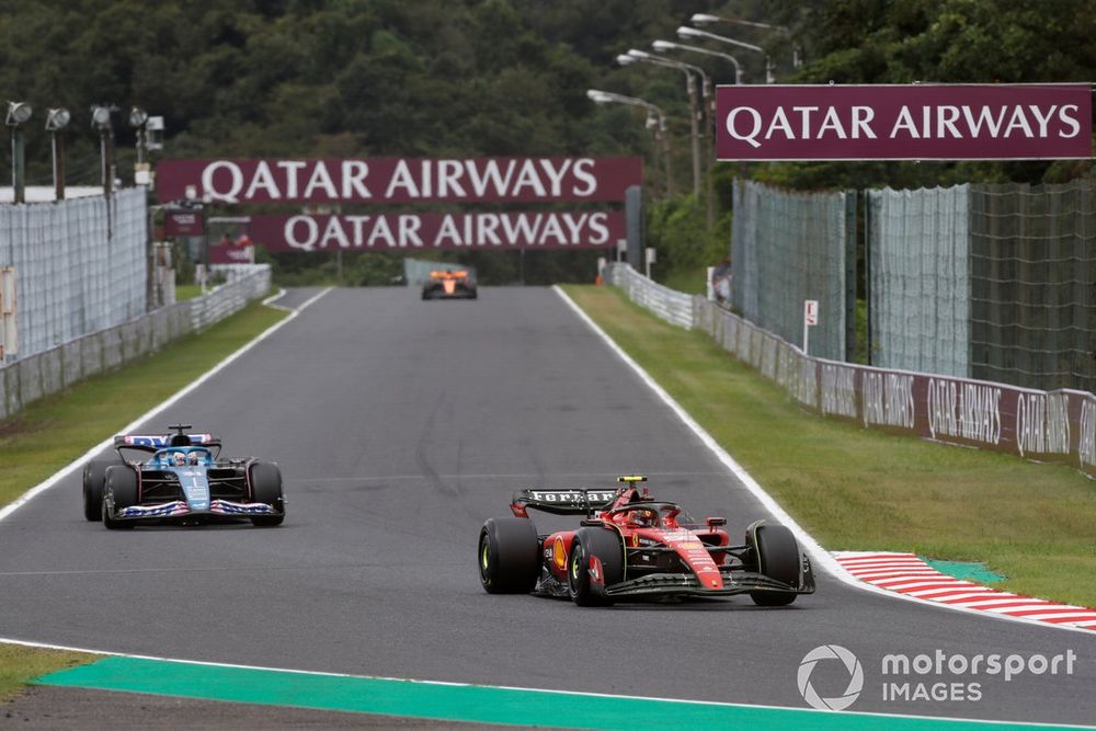 Carlos Sainz, Ferrari SF-23, Esteban Ocon, Alpine A523