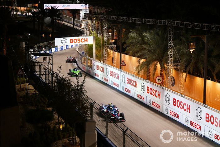 Sergio Sette Camara, NIO 333 FE Team, NIO 333 ER9, Nick Cassidy, Envision Racing, Jaguar I-TYPE 6, ad Antonio Felix da Costa, Porsche, Porsche 99X Electric Gen3