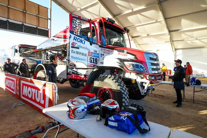 #519 Hino Team Sugawara: Teruhito Sugawara, Hirokazu Somemiya, Yuji Mochizuki