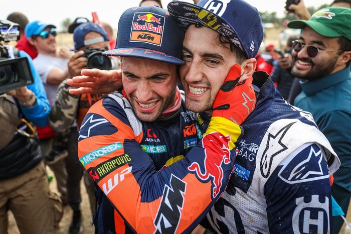 #47 Red Bull KTM Factory Racing: Kevin Benavides, #77 Husqvarna Factory Racing: Luciano Benavides