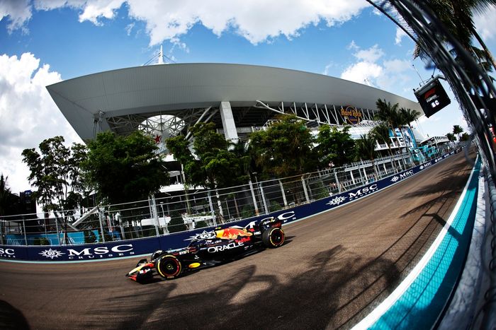 Sergio Pérez, Red Bull RB18