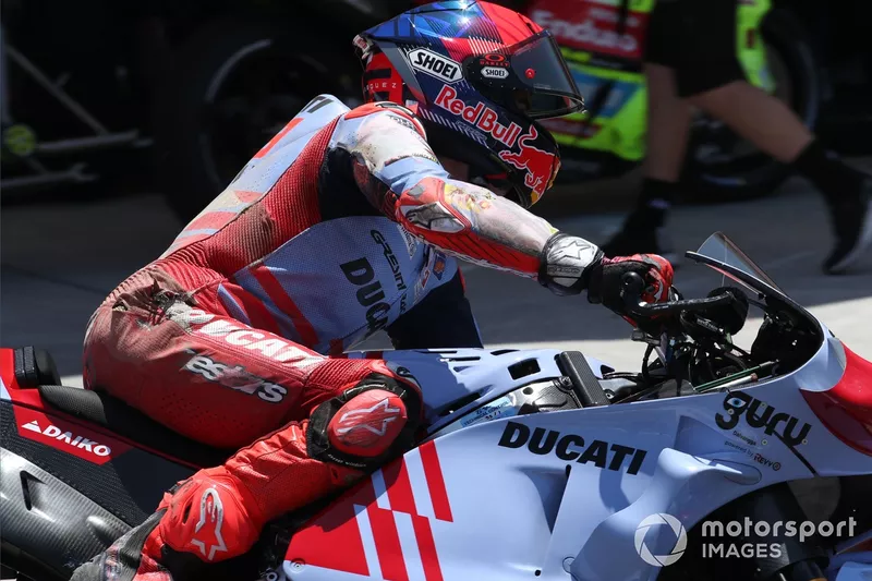 Marc Marquez, Gresini Racing Team, danificou as suas peles após a queda
