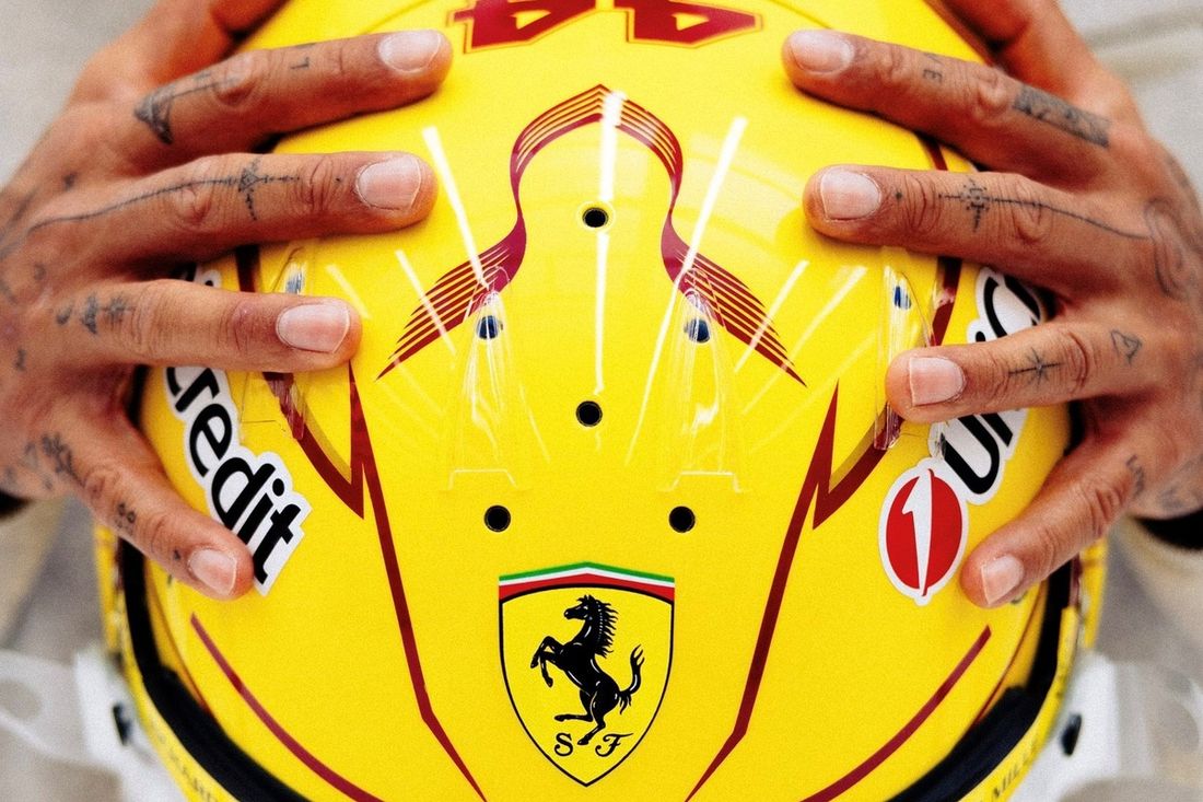 Kask Lewisa Hamiltona, Ferrari 

