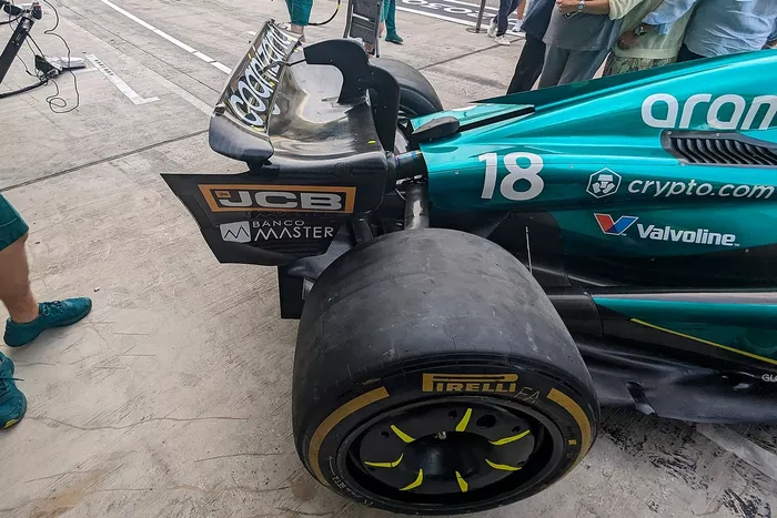 Alerón trasero Aston Martin AMR23