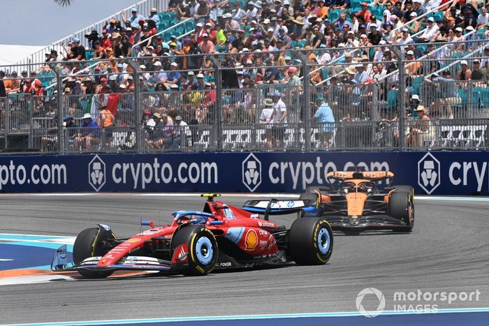 Carlos Sainz, Ferrari SF-24, Oscar Piastri, McLaren MCL38