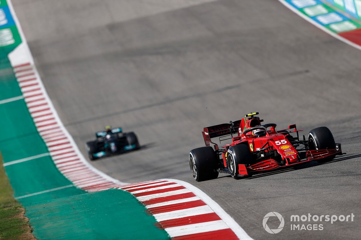 Carlos Sainz Jr., Ferrari SF21, Valtteri Bottas, Mercedes W12