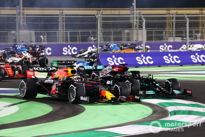 Max Verstappen, Red Bull Racing RB16B, Lewis Hamilton, Mercedes W12